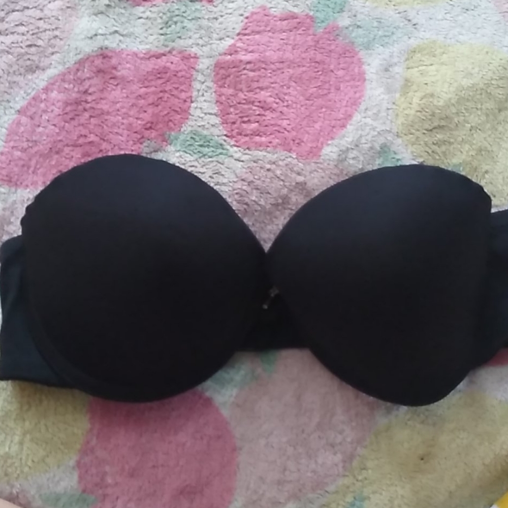 Black strapless pushup bra